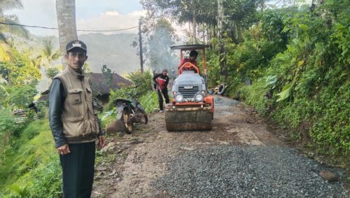 Pemdes Mekarwangi Talegong Terapkan DD Tahap 1 Aspal Jalan 1,4&nbsp;KM