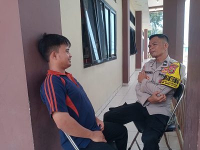 Aipda Suhendi Bhabinkamtibmas Pulau Panggang Gencarkan Silaturahmi dan Himbauan Kamtibmas Pasca Pemilu&nbsp;2024