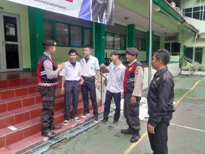Samapta Polsek Matraman Lakukan Mitigasi Tawuran Dengan Menjadikan Polri Sebagai Sahabat di&nbsp;Sekolah