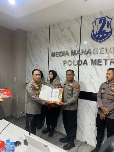 Berhasil Gagalkan Aksi Curanmor, Kasi Humas Polsek Tambora Terima Penghargaan Dari Bid Humas&nbsp;PMJ