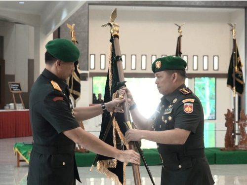 Tongkat Komando Danrem 071/Wijayakusuma Diserahterimakan