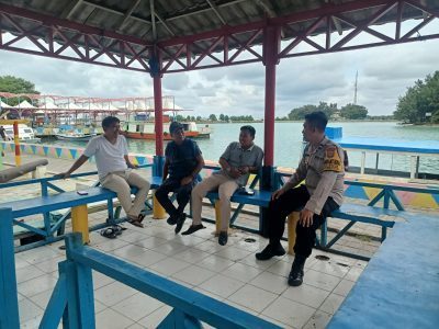 Bhabinkamtibmas Pulau Kelapa Berbaur dengan Warga: Aipda Sahrizal Ajak Masyarakat Cegah Radikalisme dan&nbsp;Hoax