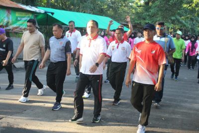 Kasdim 0510/Trs Jalan Santai HUT Bhayangkara Ke-78: Komitmen Sinergitas TNI – Polri