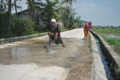 Aksi Ibu-Ibu Warga Gintung Menjadikan TMMD Sebagai Harapan&nbsp;Bersama