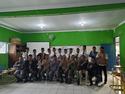 Serka Hanafi Babinsa Koramil 01/Teluknaga Pantau Langsung Pelantikan Pengawas Pilkada 2024 Tingkat Kelurahan&nbsp;Dadap