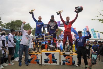 Danrem 071 Wijayakusuma Serahkan Hadiah Kejuaraan Lomba Trail Hiu Selatan “The World Most Entertaining Hard Enduro&nbsp;2024”