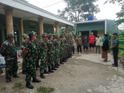 Bersama Warga, Kodim 0510/Tigaraksa Giatkan Bakti TNI di Musholla Al-Muhajirin