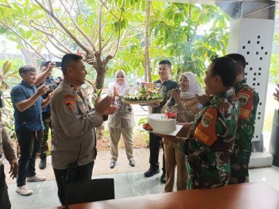 Koramil Kecamatan Tanah Abang Berikan Ucapan Hari Bhayangkara Ke-78 Tahun 2024